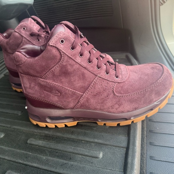 mens burgundy nike boots
